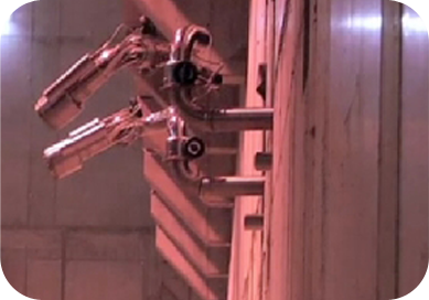 KC GLASS’s robot water cannon offers easy, customized installation.
